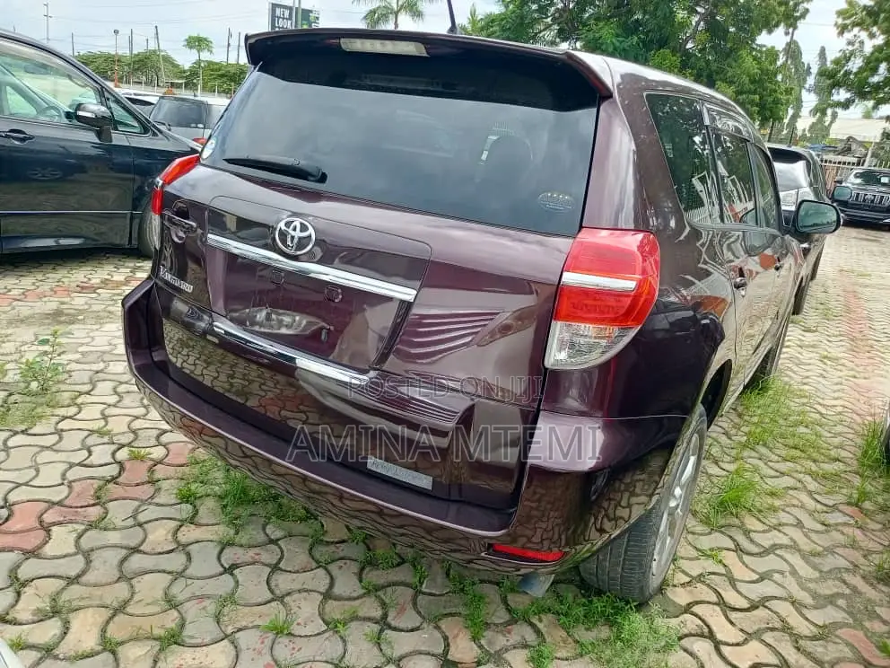 Toyota Vanguard 2011 Black