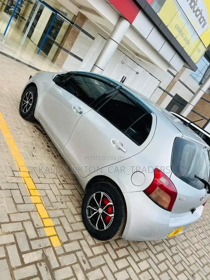 Toyota Vitz 2006 Silver