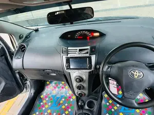 Toyota Vitz 2006 Silver