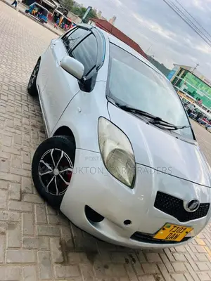 Toyota Vitz 2006 Silver