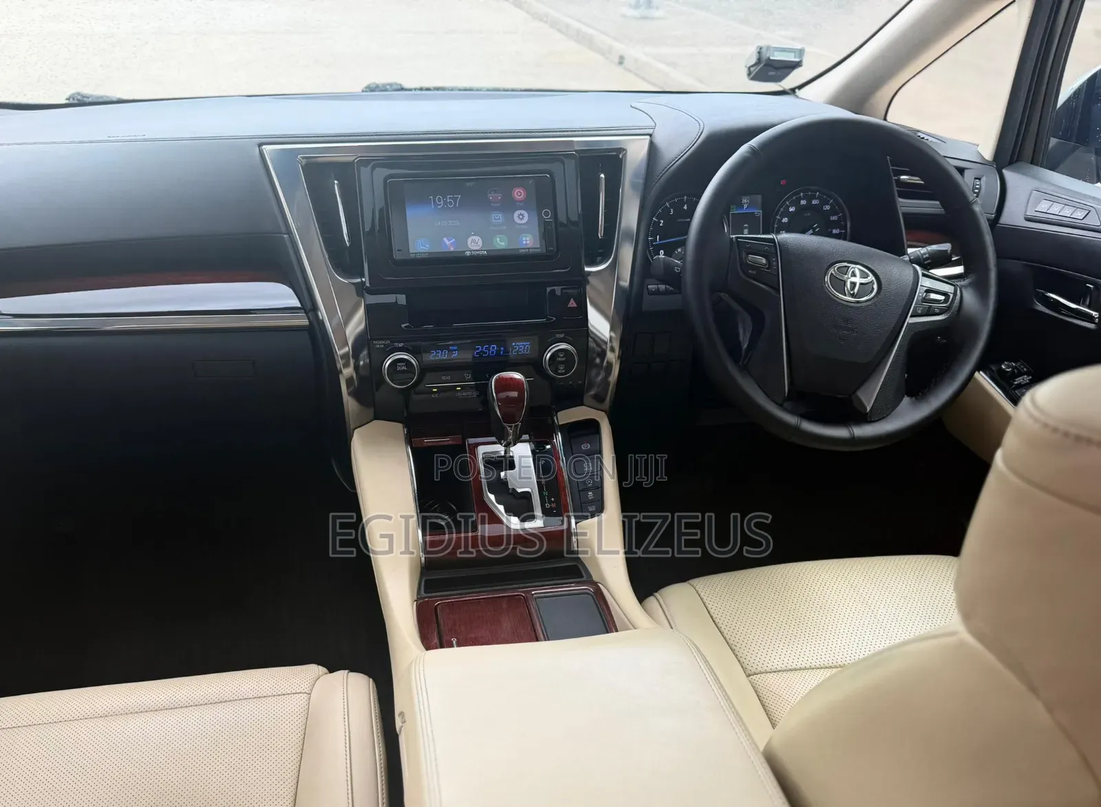 Toyota Alphard 2017 Silver