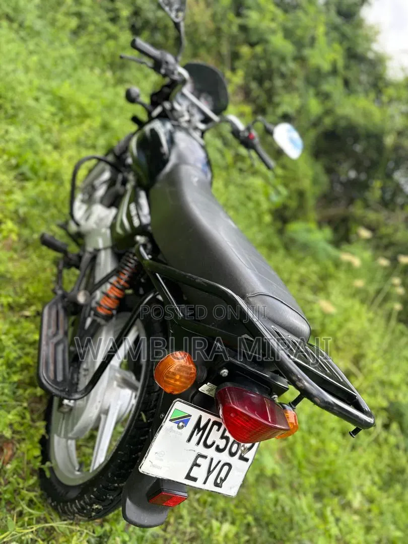 New Bajaj Boxer 125 2024 Black