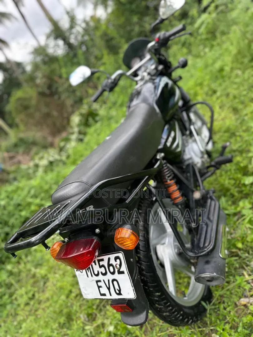 New Bajaj Boxer 125 2024 Black