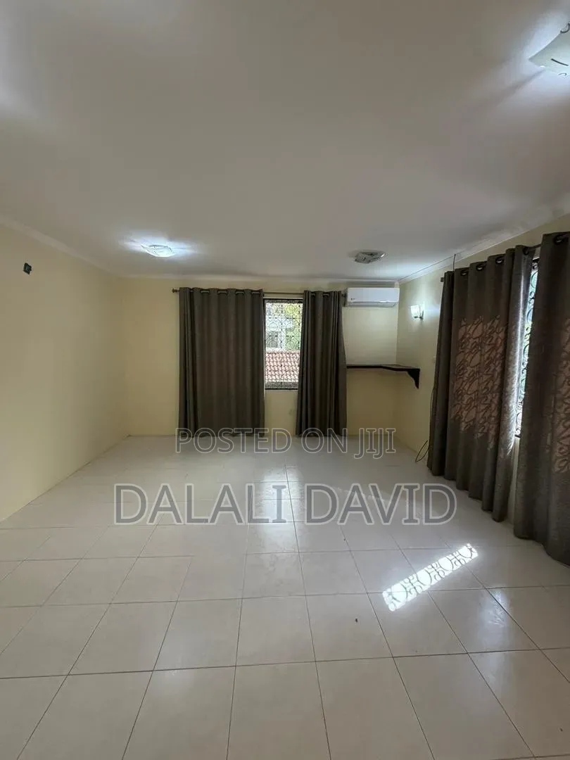 5bdrm House in Ada Estate for rent