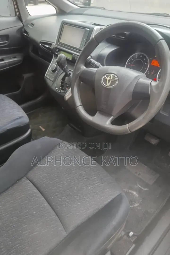 Toyota Wish 2012 Maroon