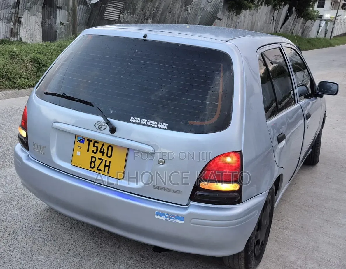 Toyota Starlet 2003 Silver