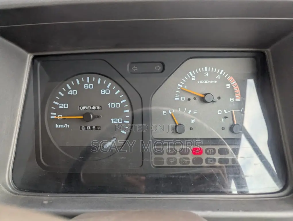 Nissan Civilian 1995