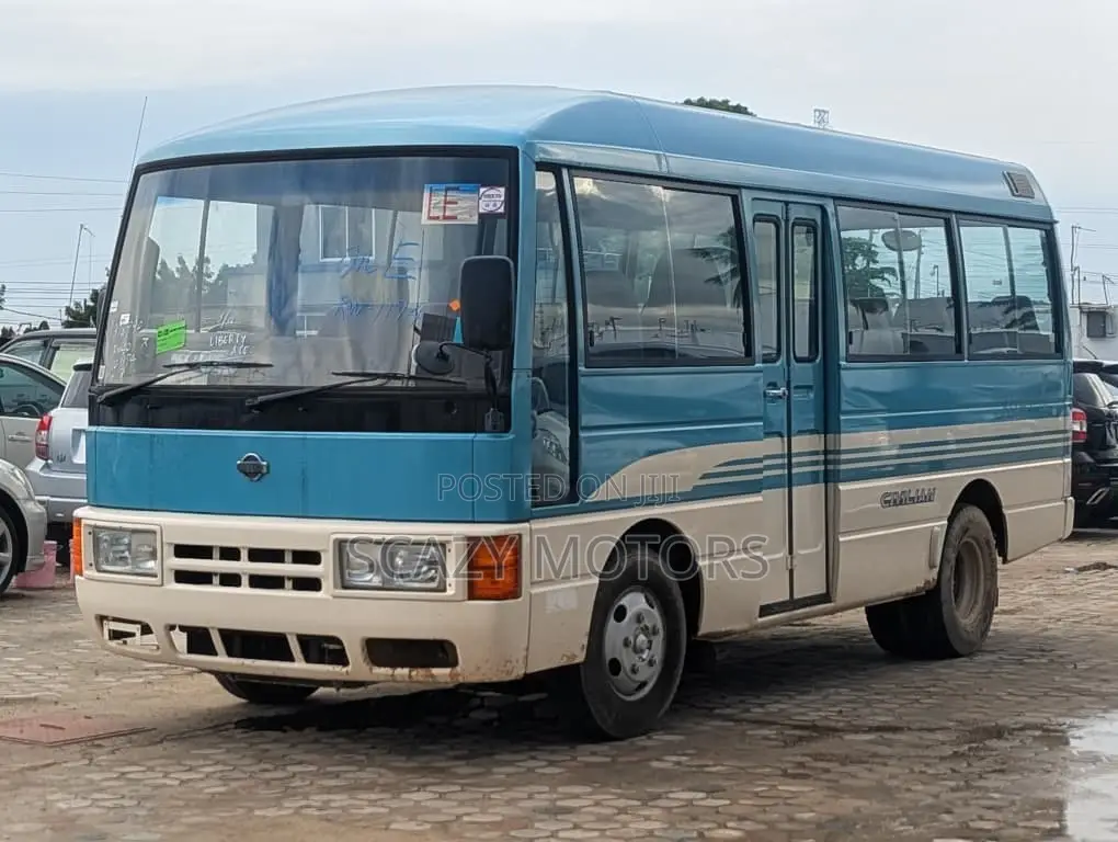 Nissan Civilian 1995