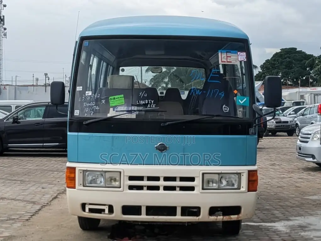 Nissan Civilian 1995