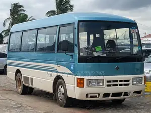 Nissan Civilian 1995