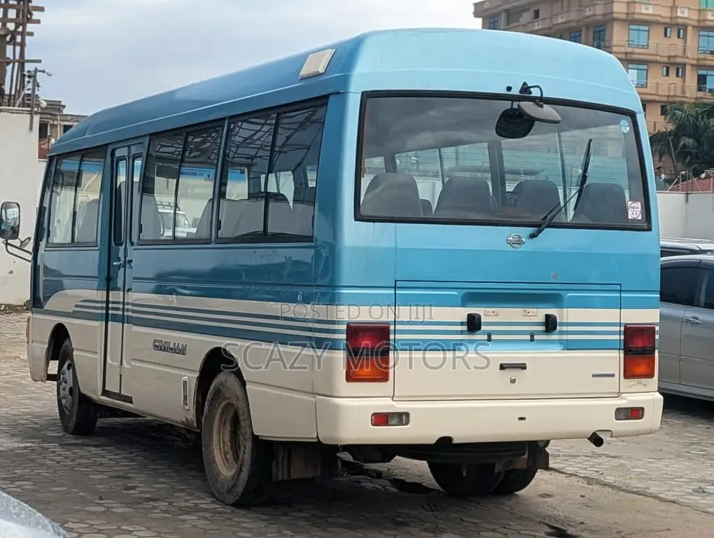 Nissan Civilian 1995