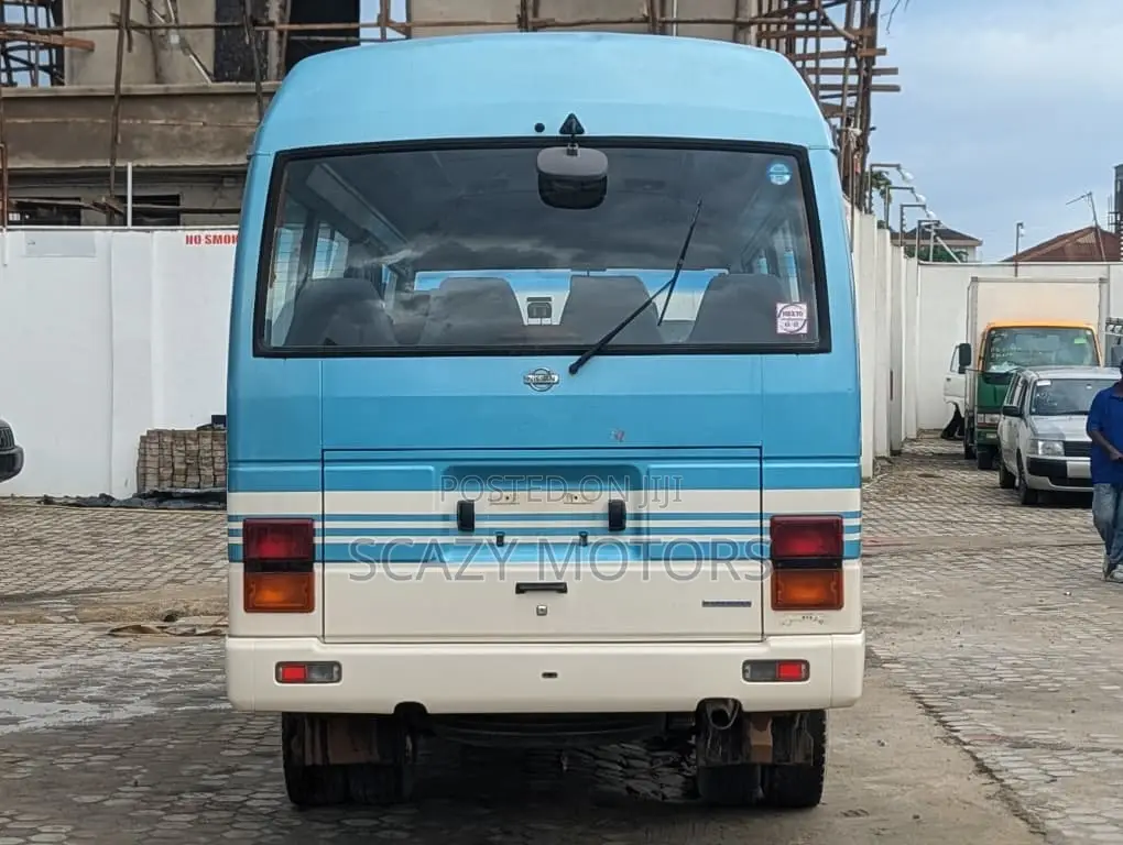 Nissan Civilian 1995
