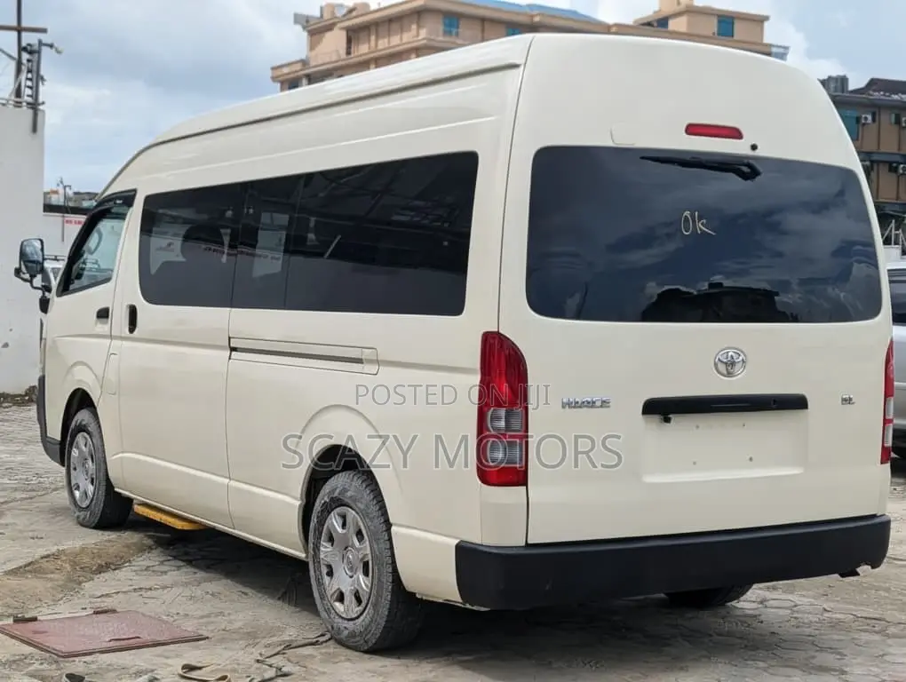 Toyota HiAce 2013