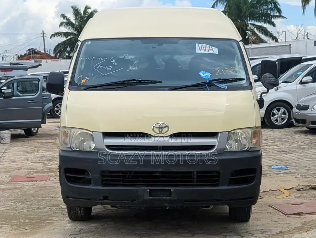 Toyota HiAce 2013