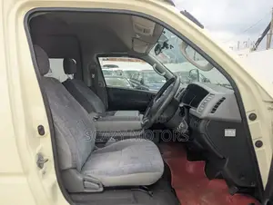 Toyota HiAce 2013