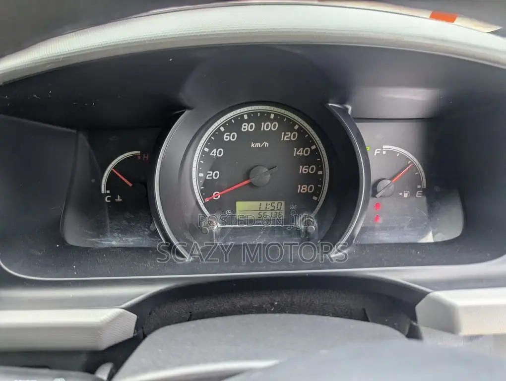 Toyota HiAce 2013