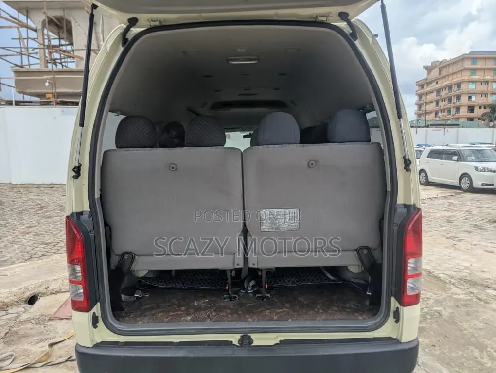 Toyota HiAce 2013