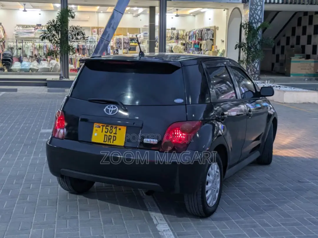 Toyota IST 2003 Black