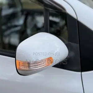Toyota Vitz 1.0 FWD 5dr 2010 White