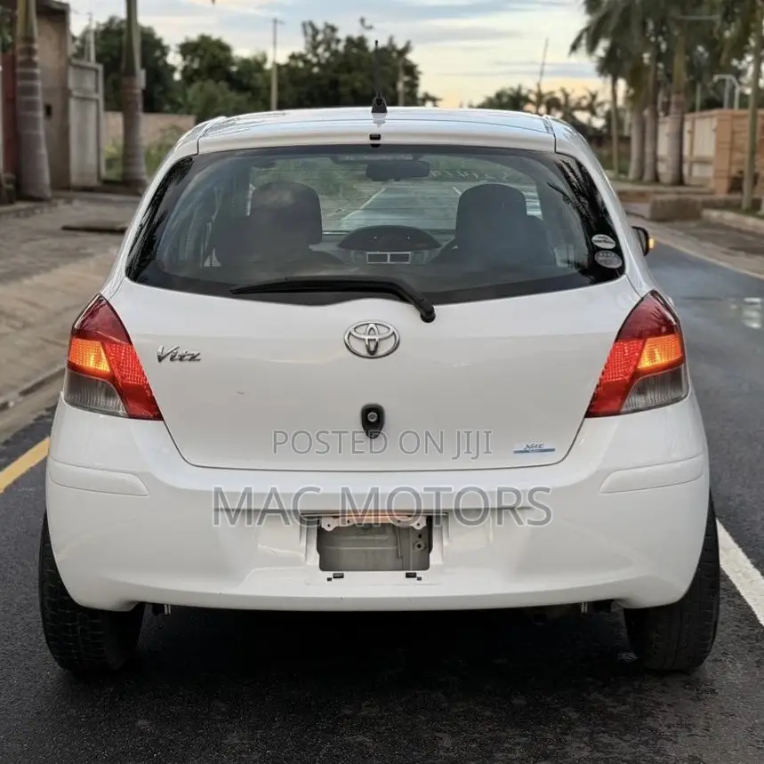 Toyota Vitz 1.0 FWD 5dr 2010 White