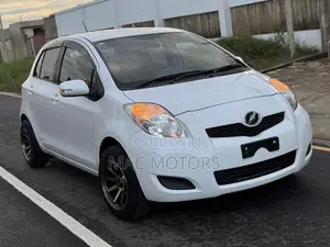 Toyota Vitz 1.0 FWD 5dr 2010 White