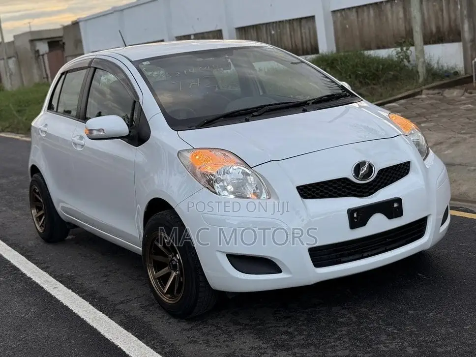 Toyota Vitz 1.0 FWD 5dr 2010 White