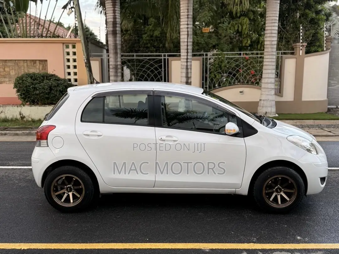 Toyota Vitz 1.0 FWD 5dr 2010 White