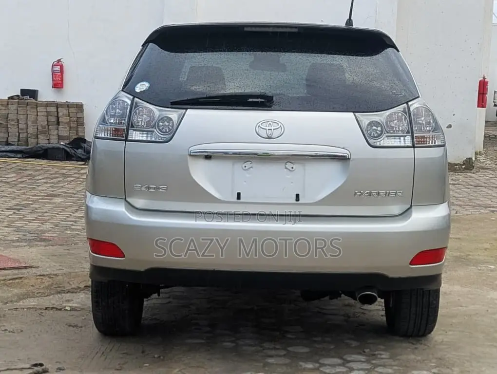 Toyota Harrier 2004 Silver
