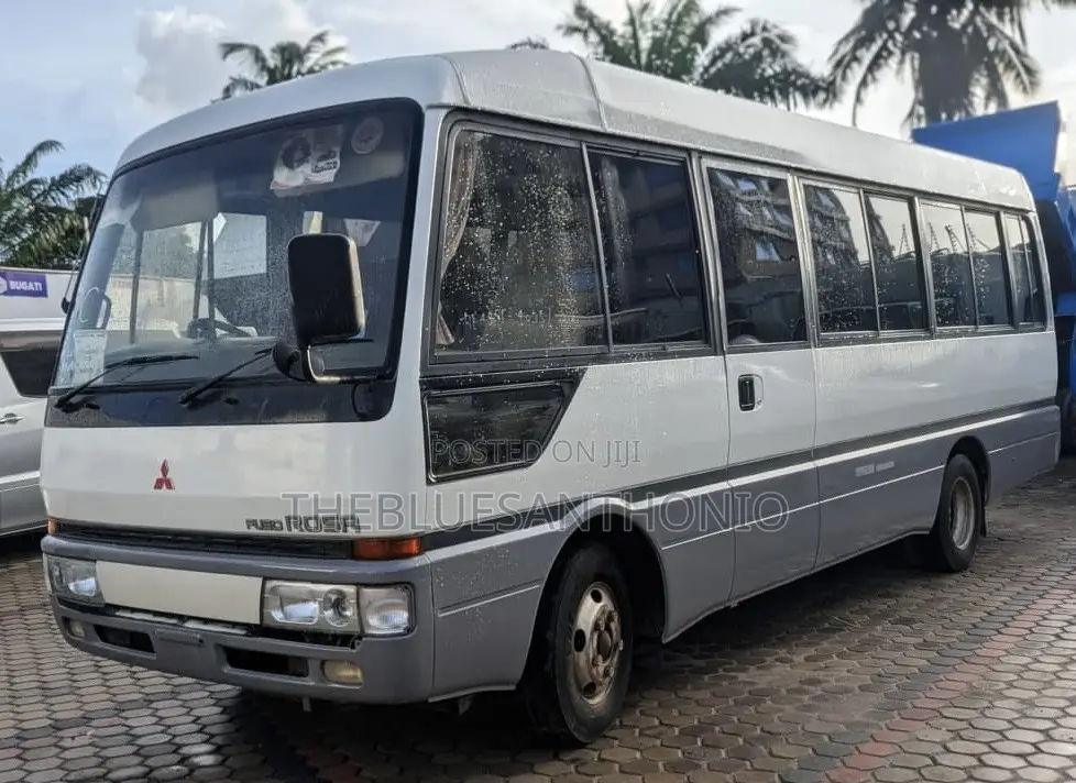 Mitsubishi Fuso Rosa 1999 White