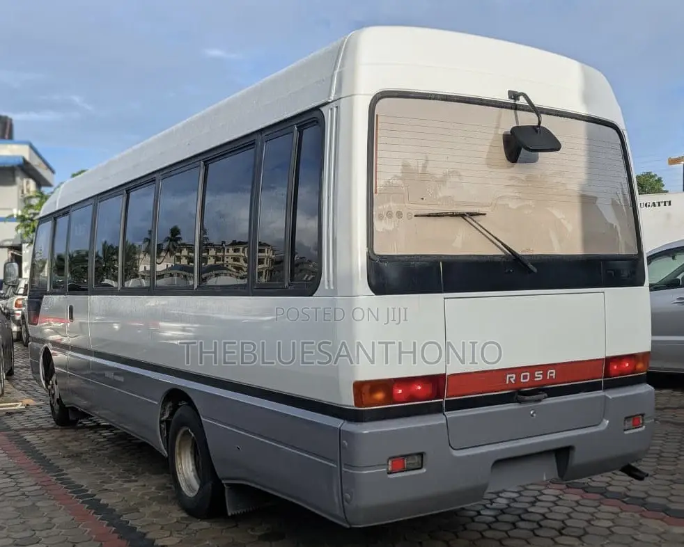 Mitsubishi Fuso Rosa 1999 White