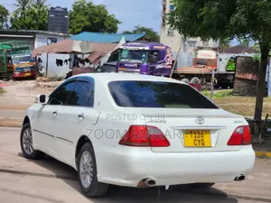 Toyota Crown 2003 Pearl