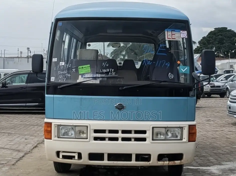 Nissan Civilian 1995 Blue