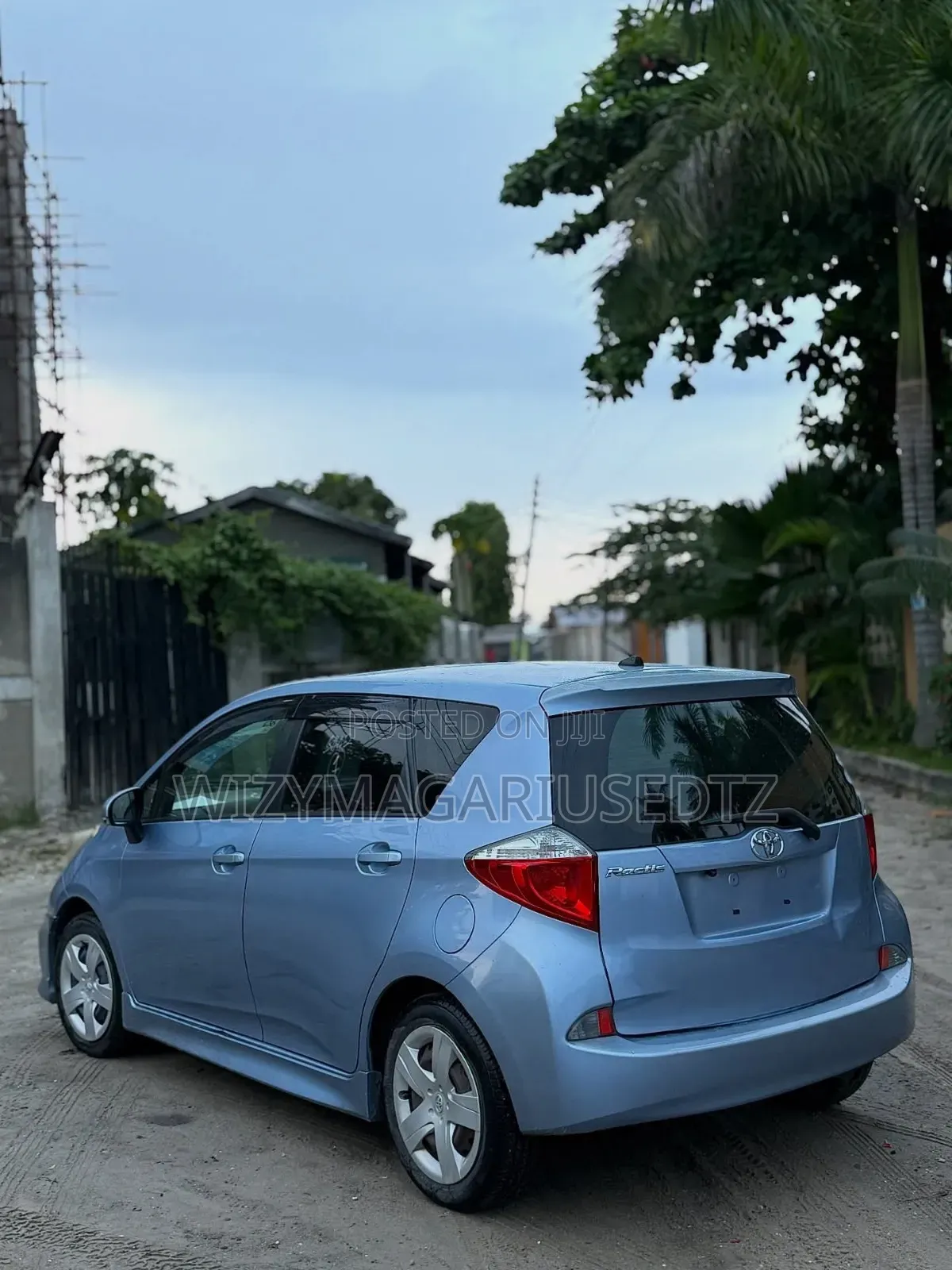 Toyota Ractis 2011 Blue