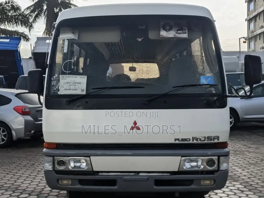 Mitsubishi Fuso Rosa 1998 White