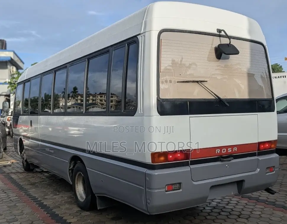 Mitsubishi Fuso Rosa 1998 White