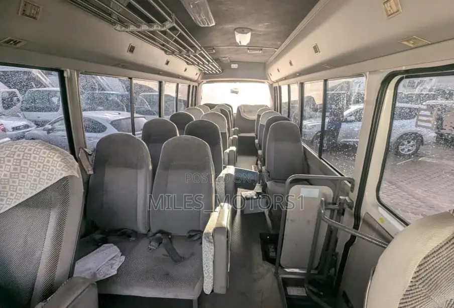 Mitsubishi Fuso Rosa 1998 White