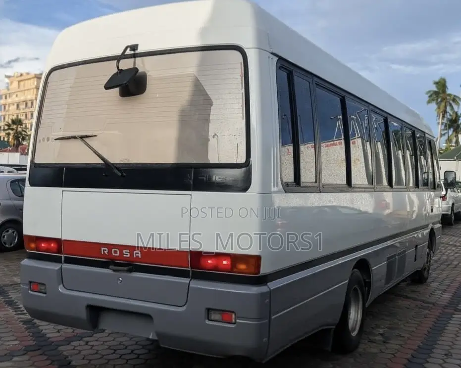 Mitsubishi Fuso Rosa 1998 White