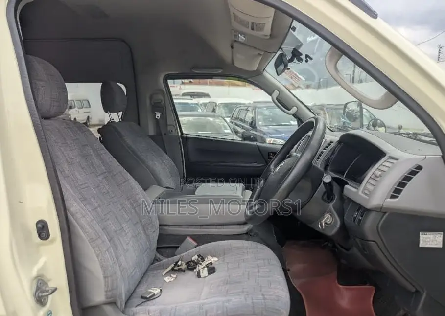 Toyota Quantum 2013 Beige