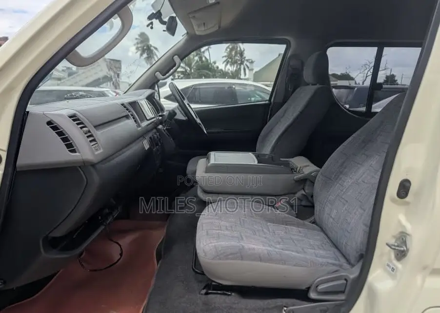 Toyota Quantum 2013 Beige