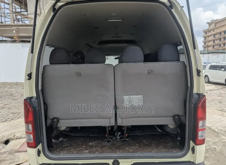 Toyota Quantum 2013 Beige