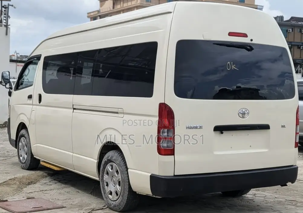 Toyota Quantum 2013 Beige