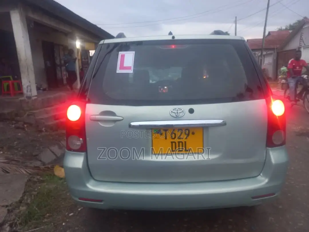 Toyota Raum 2002 Blue