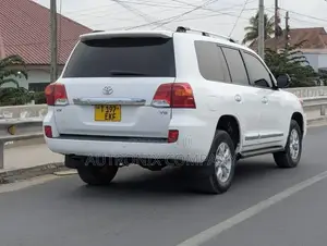 Toyota Land Cruiser 2012 White