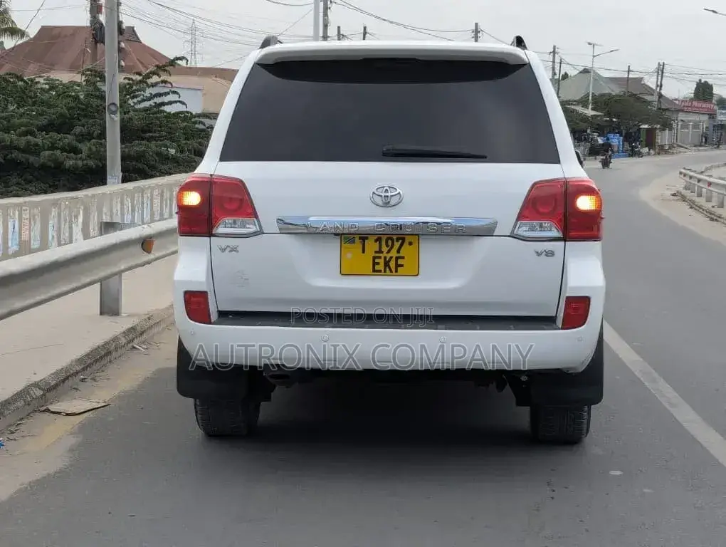 Toyota Land Cruiser 2012 White
