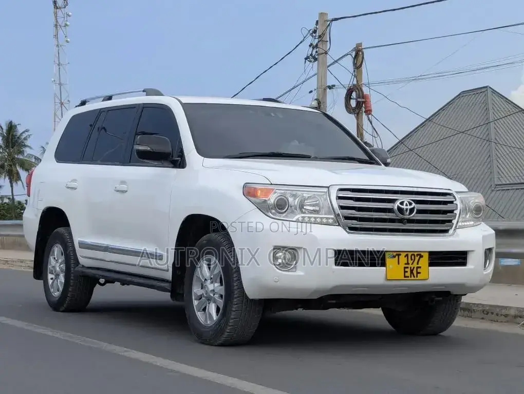 Toyota Land Cruiser 2012 White