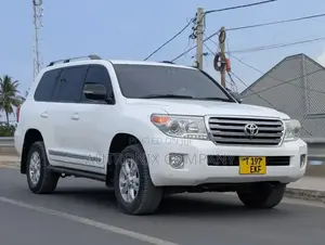 Toyota Land Cruiser 2012 White