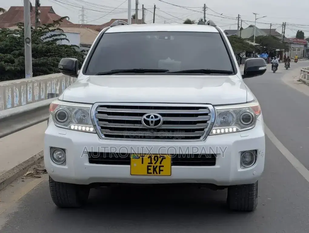 Toyota Land Cruiser 2012 White
