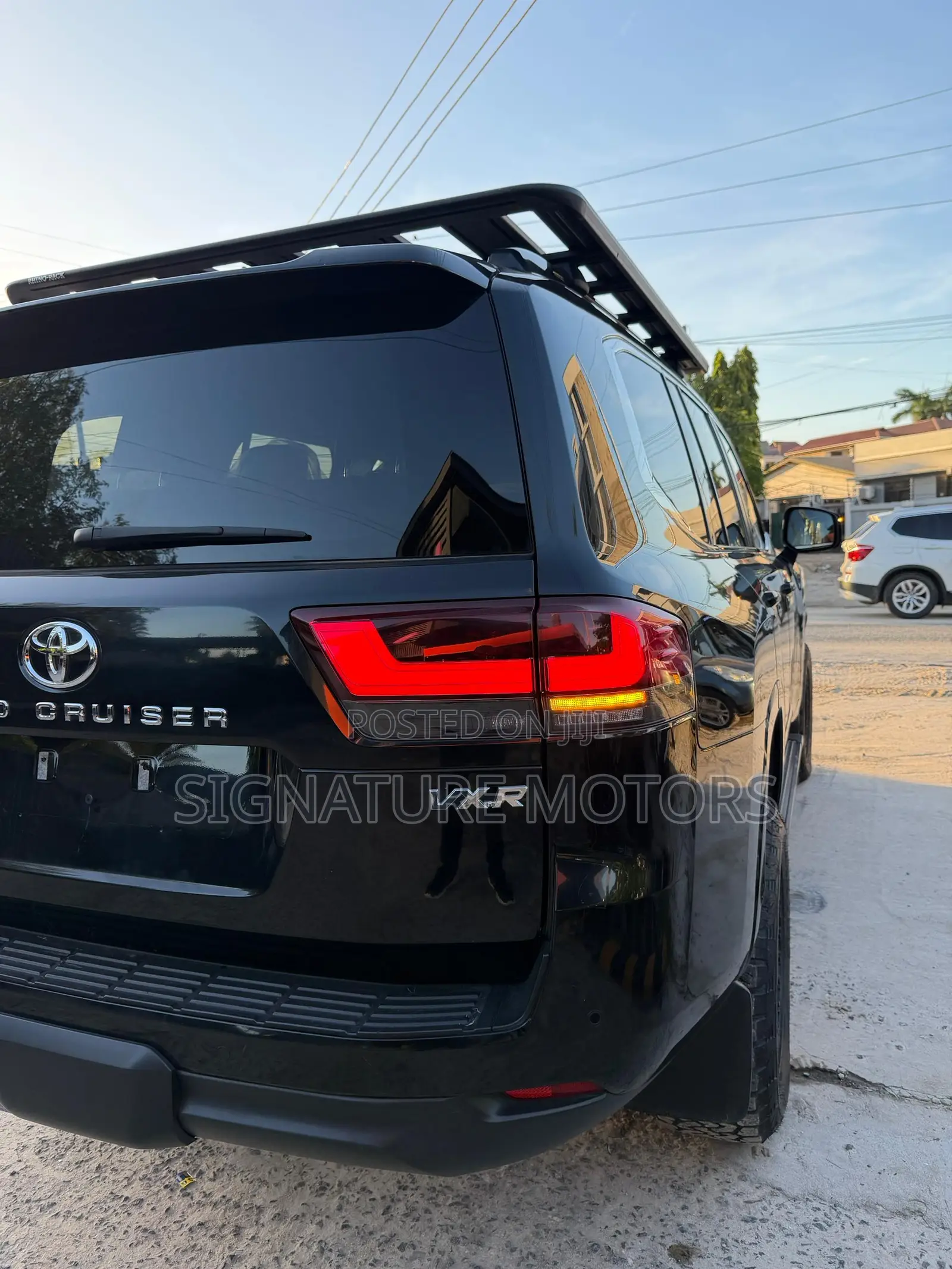 Toyota Land Cruiser LC300 2024 Black