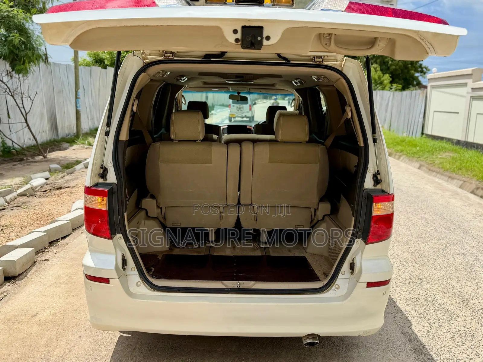 Toyota Alphard 2.4 Petrol FWD 2007 White