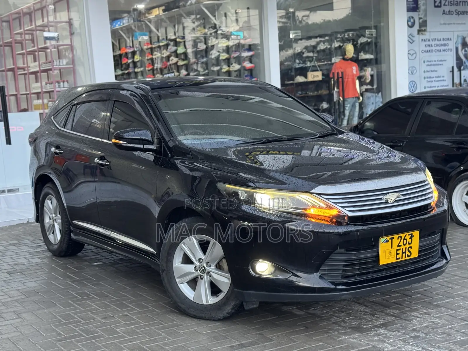Toyota Harrier 2.0 2014 Black